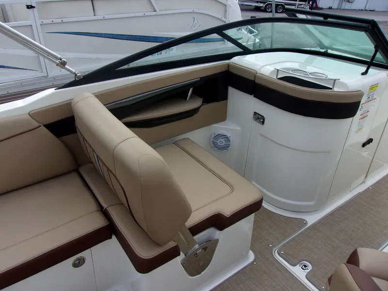 Slide: The Image of Sea Ray SDX 240 2017 - 20