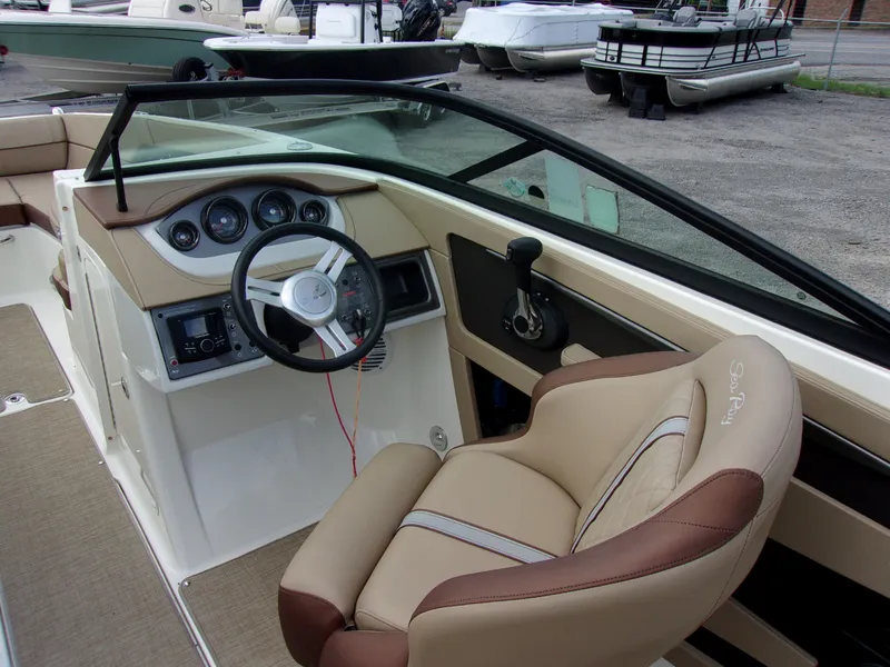 Slide: The Image of Sea Ray SDX 240 2017 - 21