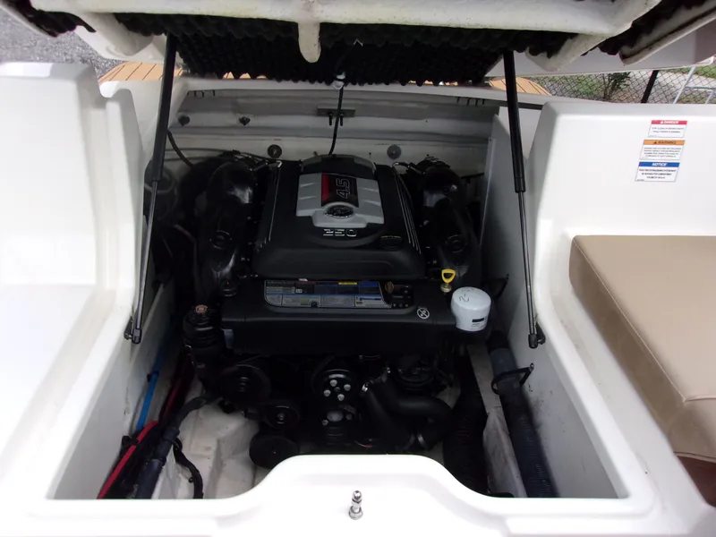 Slide: The Image of Sea Ray SDX 240 2017 - 23