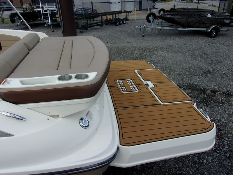 Slide: The Image of Sea Ray SDX 240 2017 - 6