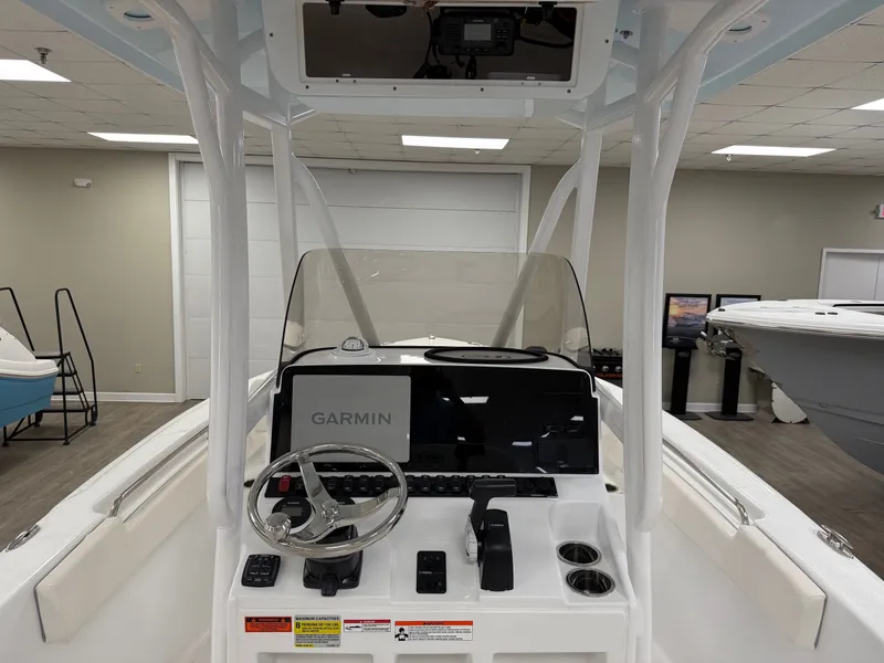 Slide: The Image of Sea Hunt Ultra 229 2026 - 12