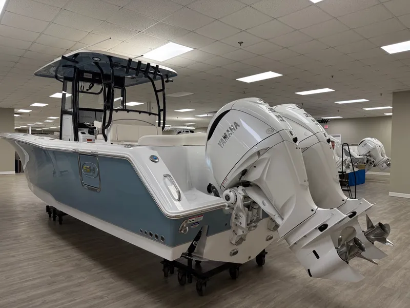 Slide: The Image of Sea Hunt ULTRA 305 CB 2026 - 11