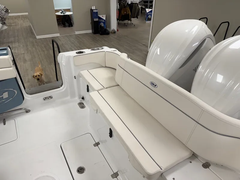 Slide: The Image of Sea Hunt ULTRA 305 CB 2026 - 15