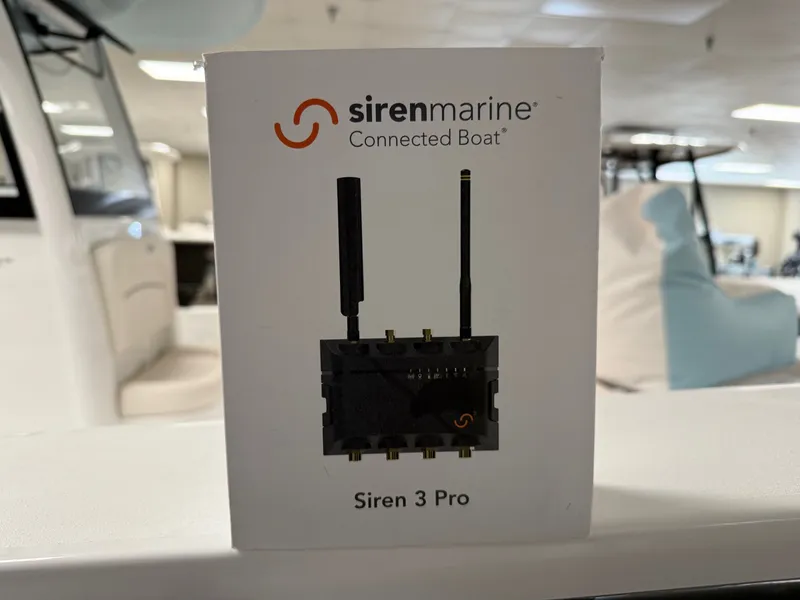 Slide: The Image of Sea Hunt ULTRA 305 CB 2026 - 16