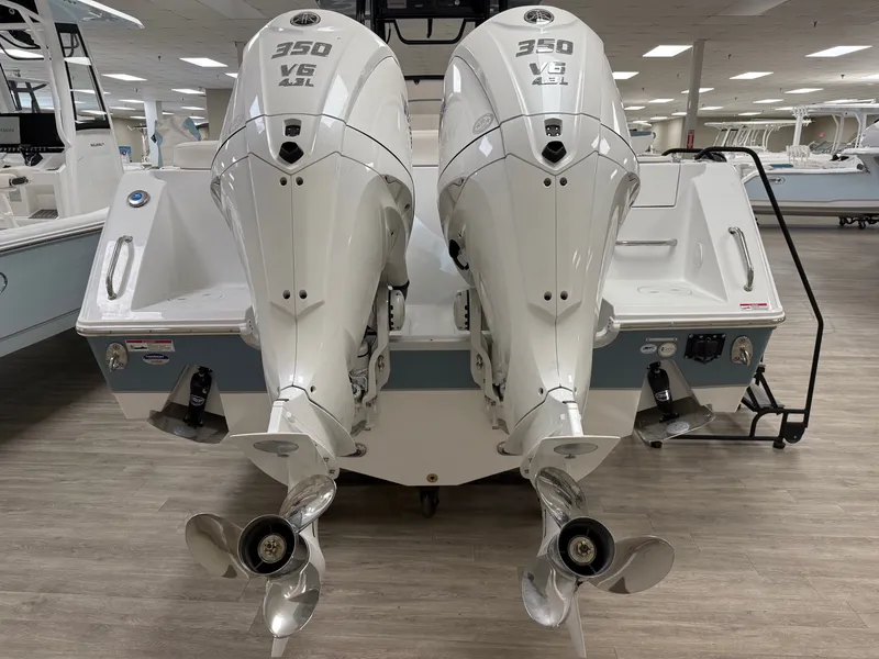 Slide: The Image of Sea Hunt ULTRA 305 CB 2026 - 20