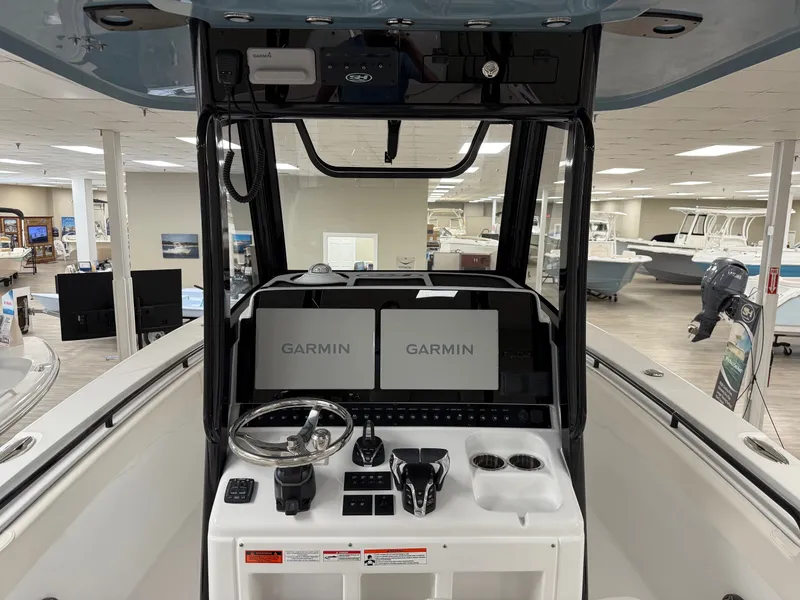 Slide: The Image of Sea Hunt ULTRA 305 CB 2026 - 3