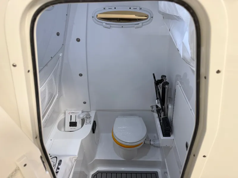 Slide: The Image of Sea Hunt ULTRA 305 CB 2026 - 5