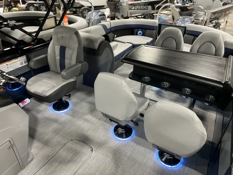 The Image of Berkshire 24E CTS 3.0 Tritoon 2026 - 1