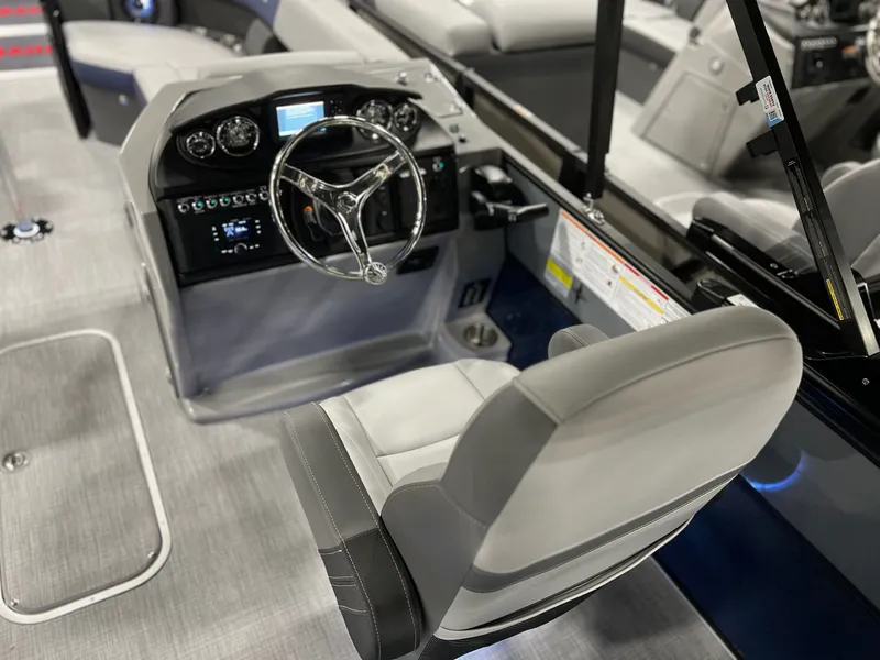 Slide: The Image of Berkshire 24E CTS 3.0 Tritoon 2026 - 2