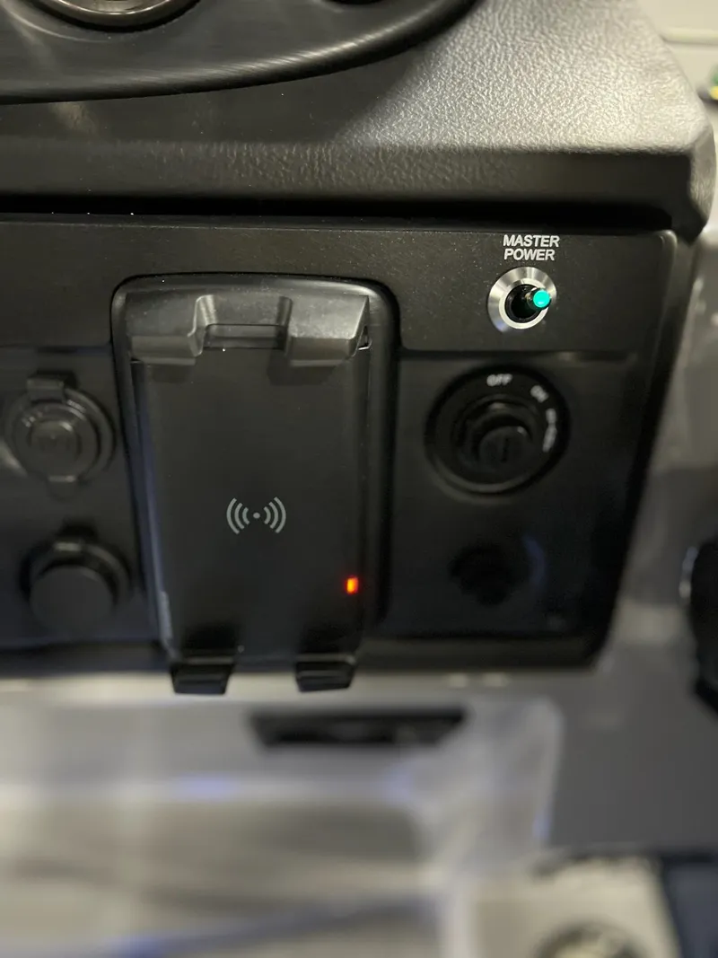 Slide: The Image of Berkshire 24E CTS 3.0 Tritoon 2026 - 20