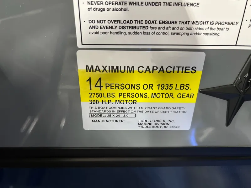 Slide: The Image of Berkshire 24E CTS 3.0 Tritoon 2026 - 8