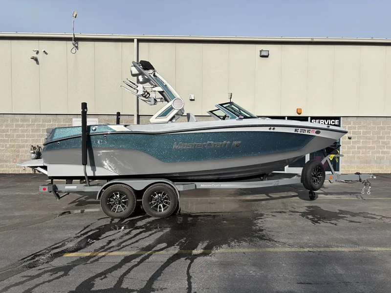 The Image of MasterCraft XT22 2025 - 1