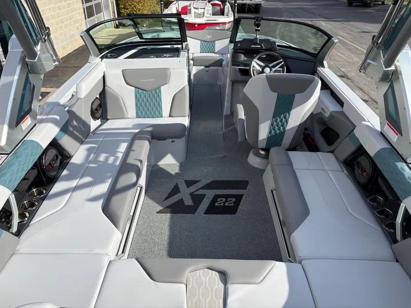 Slide: The Image of MasterCraft XT22 2025 - 11