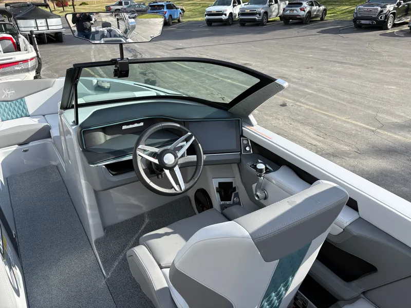 Slide: The Image of MasterCraft XT22 2025 - 12