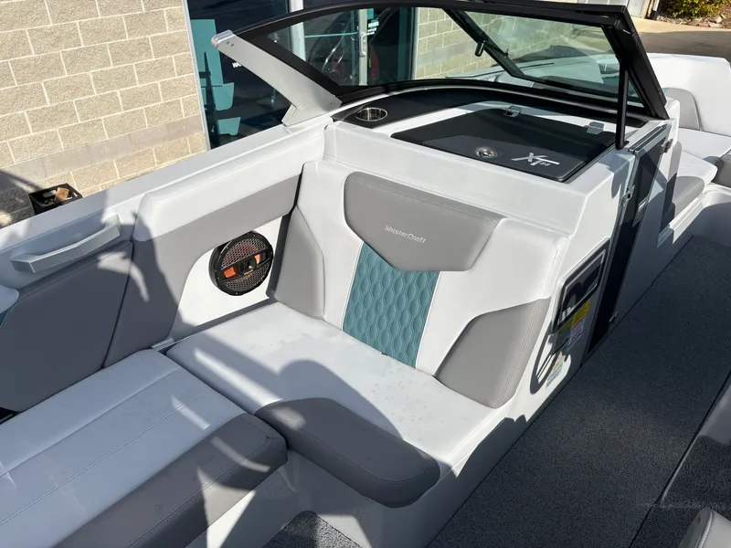 Slide: The Image of MasterCraft XT22 2025 - 15