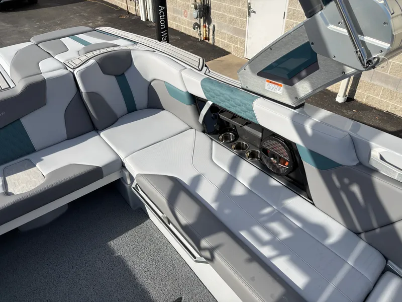 Slide: The Image of MasterCraft XT22 2025 - 16