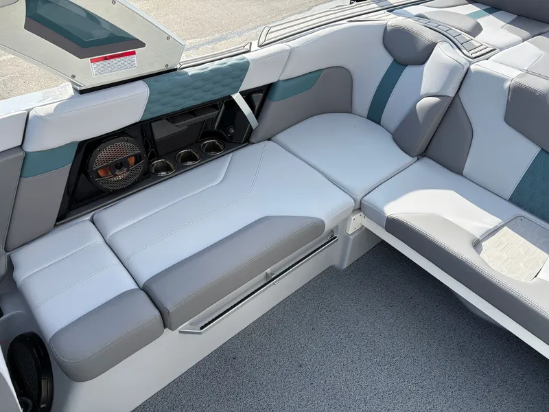 Slide: The Image of MasterCraft XT22 2025 - 18