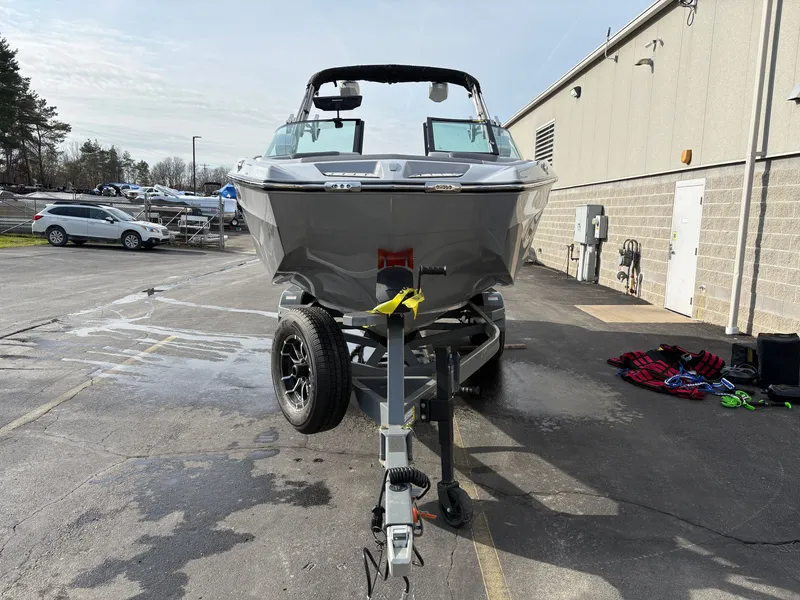 Slide: The Image of MasterCraft XT22 2025 - 5