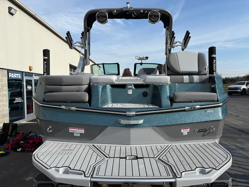 Slide: The Image of MasterCraft XT22 2025 - 8