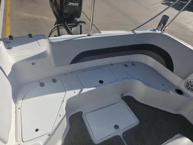 Slide: The Image of Hurricane SS231CC 2017 - 15