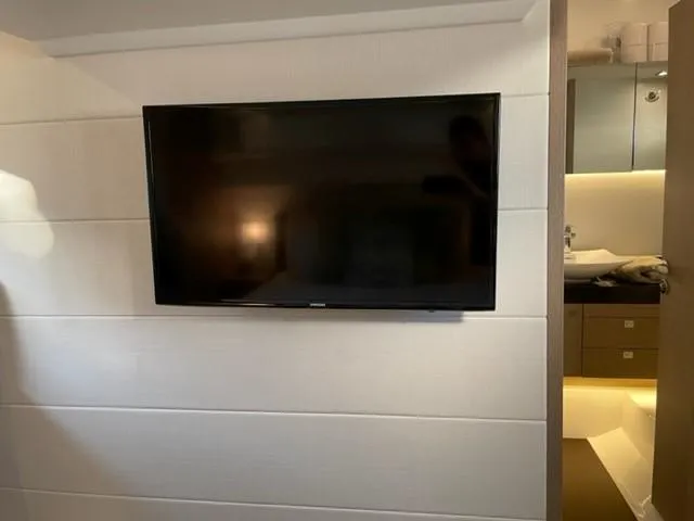 Slide: The Image of Wall-mounted TV in a 2017 Prestige 500 yacht interior. - 42