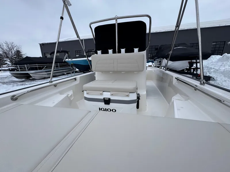 Slide: The Image of Boston Whaler 150 Montauk 2026 - 6