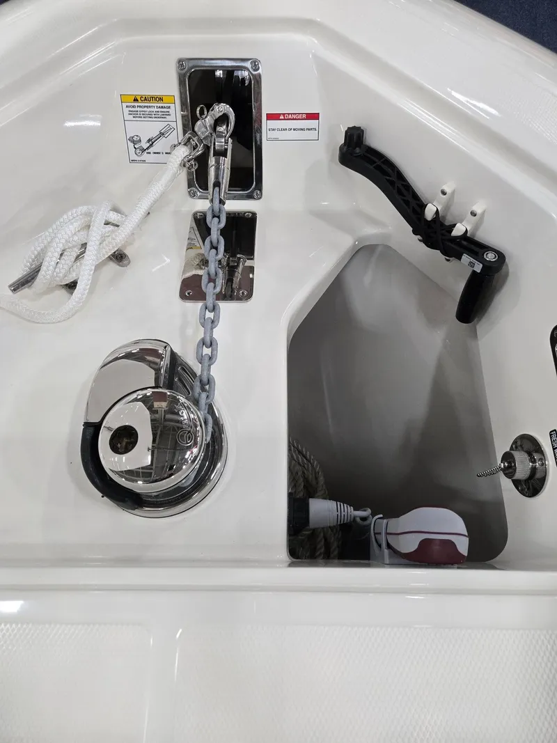 Slide: The Image of Boston Whaler 280 Outrage 2026 - 12