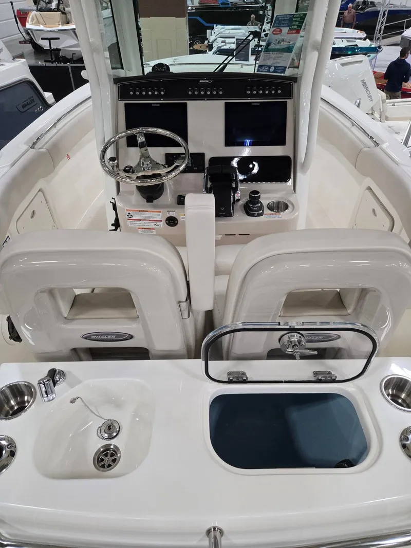 Slide: The Image of Boston Whaler 280 Outrage 2026 - 20