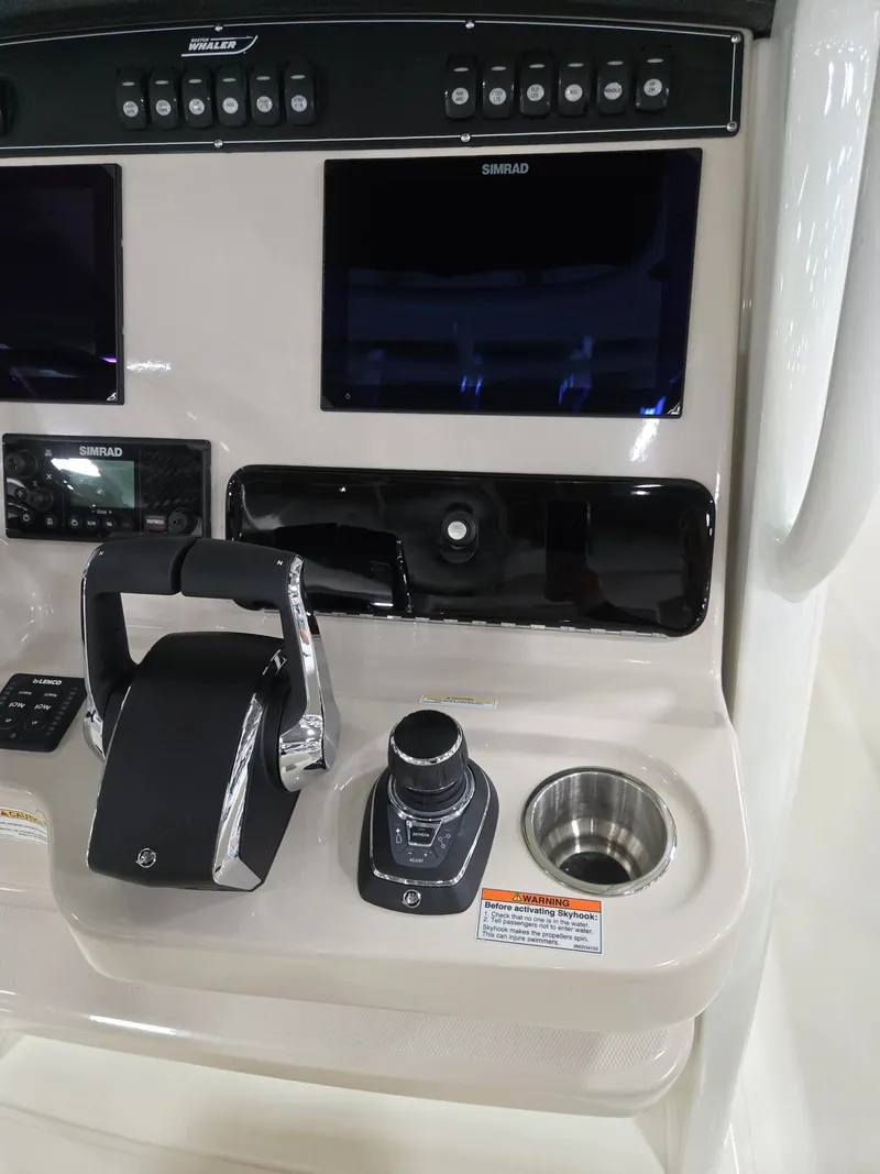 Slide: The Image of Boston Whaler 280 Outrage 2026 - 23