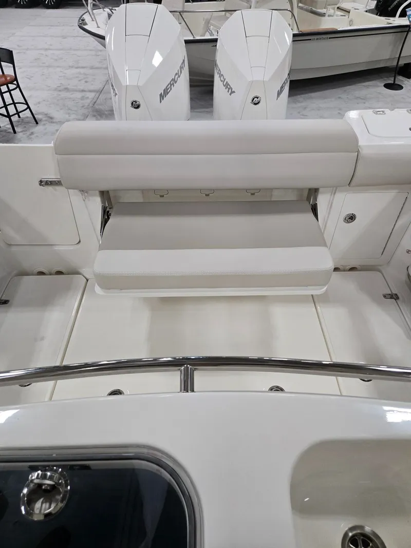 Slide: The Image of Boston Whaler 280 Outrage 2026 - 24