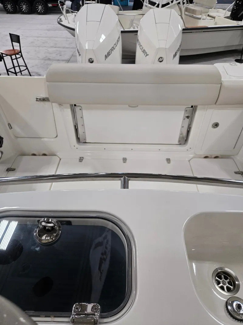 Slide: The Image of Boston Whaler 280 Outrage 2026 - 25