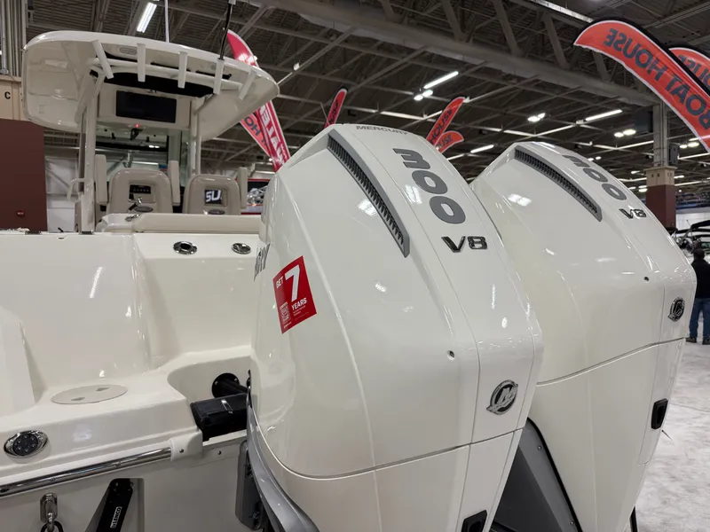 Slide: The Image of Boston Whaler 280 Outrage 2026 - 26