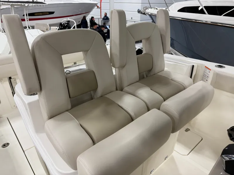 Slide: The Image of Boston Whaler 280 Outrage 2026 - 32