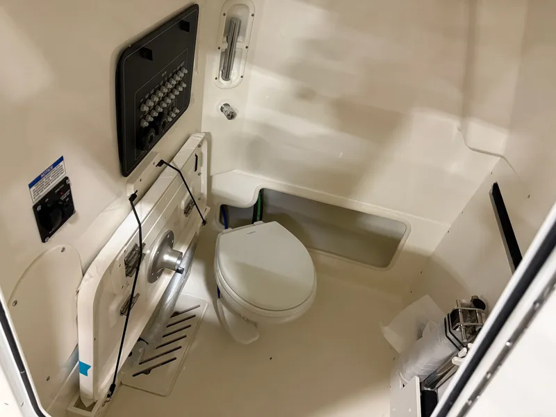 Slide: The Image of Boston Whaler 280 Outrage 2026 - 34