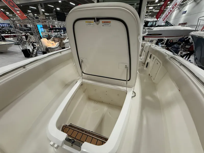 Slide: The Image of Boston Whaler 280 Outrage 2026 - 36
