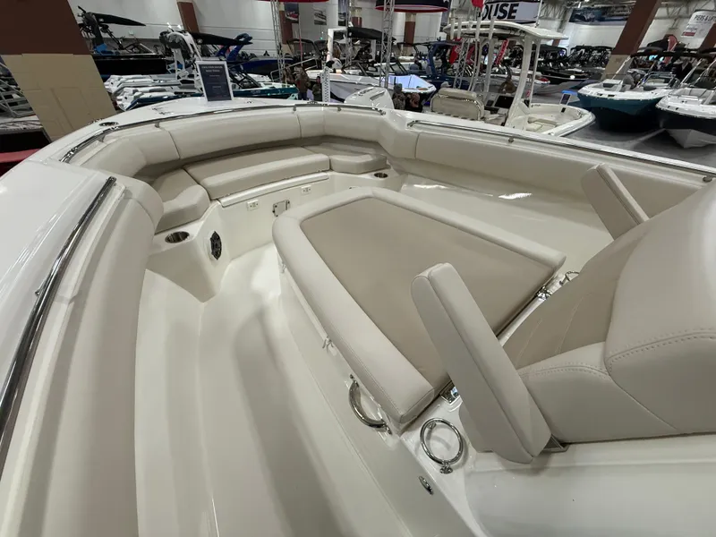 Slide: The Image of Boston Whaler 280 Outrage 2026 - 39