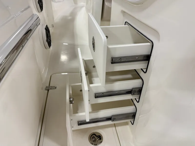 Slide: The Image of Boston Whaler 280 Outrage 2026 - 41