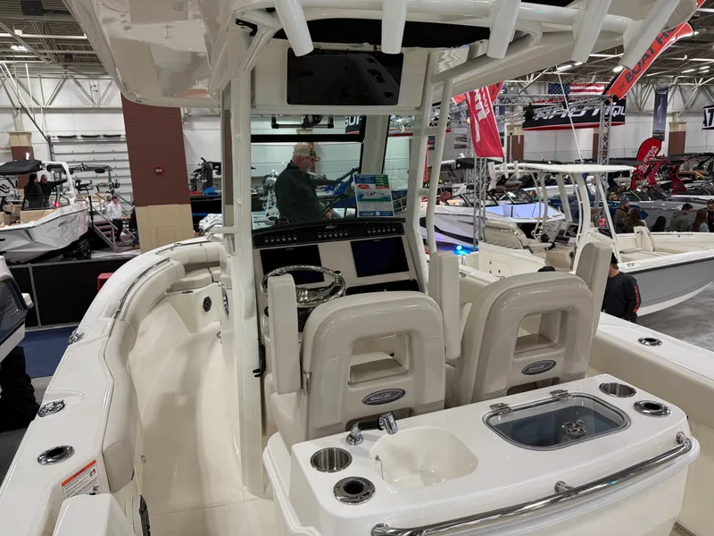 Slide: The Image of Boston Whaler 280 Outrage 2026 - 42