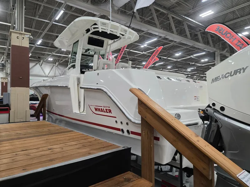 Slide: The Image of Boston Whaler 280 Outrage 2026 - 6