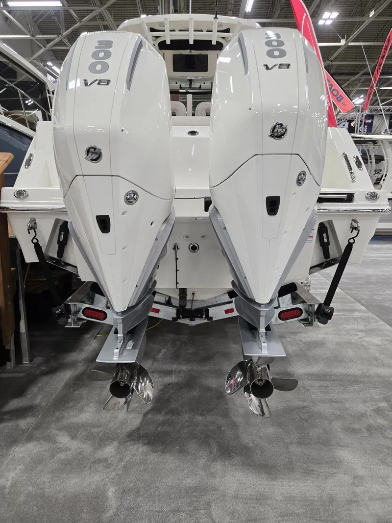 Slide: The Image of Boston Whaler 280 Outrage 2026 - 7