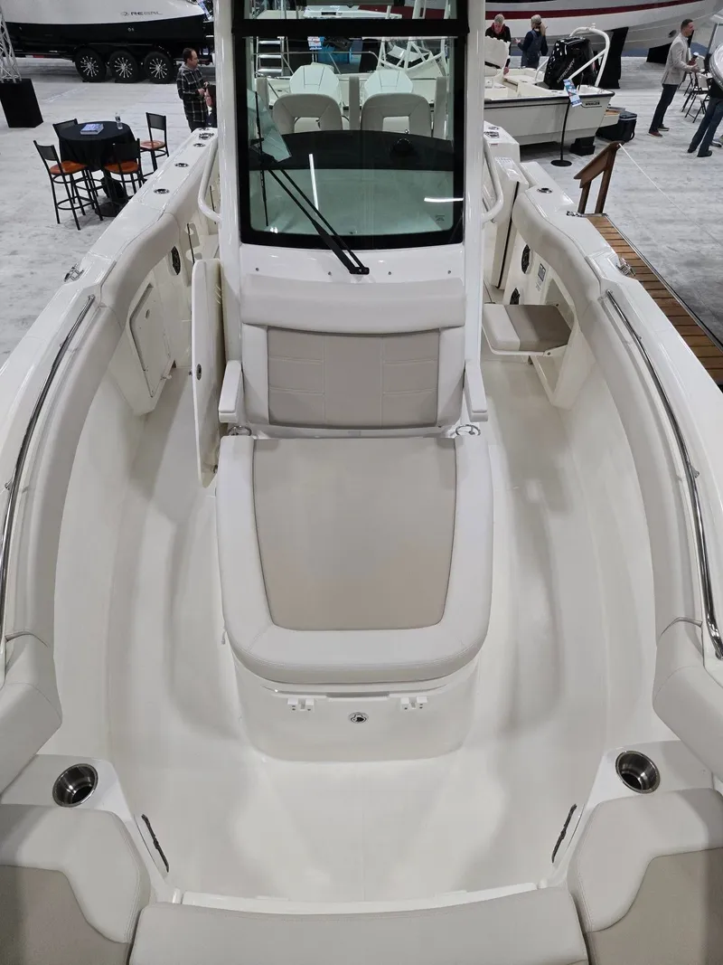 Slide: The Image of Boston Whaler 280 Outrage 2026 - 9