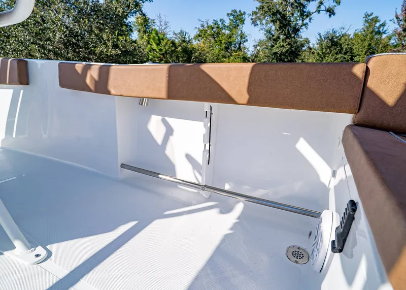 Slide: The Image of Sea Hunt Ultra 229 2026 - 9