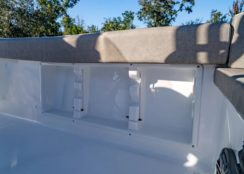 Slide: The Image of Sea Hunt Ultra 219 2026 - 10