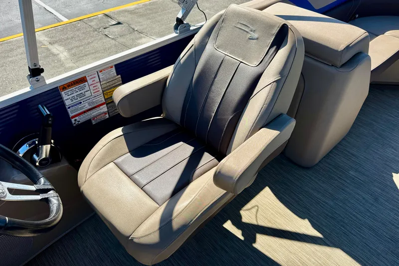 Slide: The Image of Captain's chair on 2023 Bennington 23 SX pontoon boat, featuring ergonomic design and premium materials. - 19