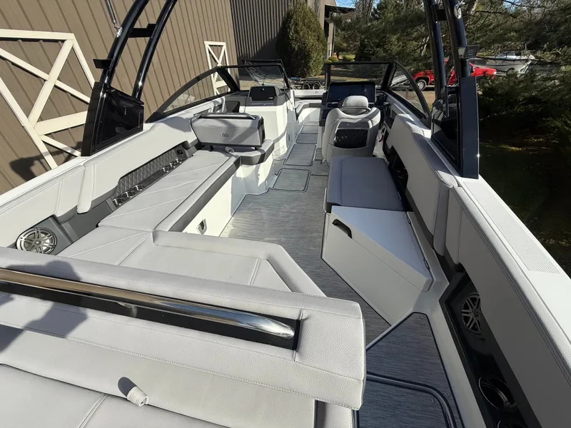 Slide: The Image of Cobalt R8 2026 - 772