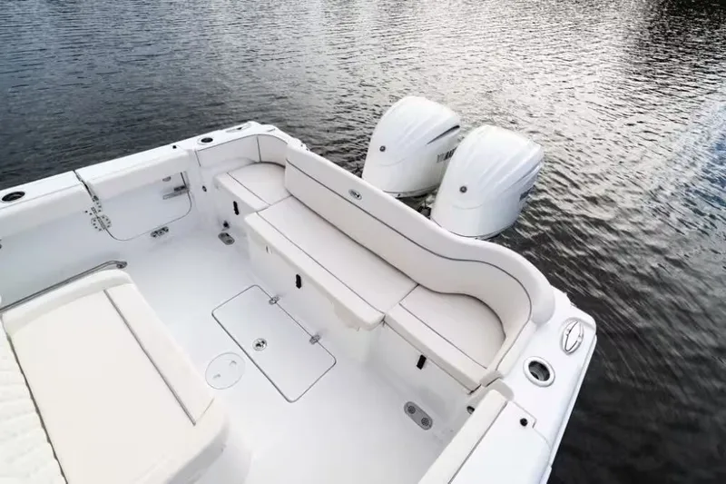 Slide: The Image of Sea Hunt Ultra 285 CB 2026 - 10