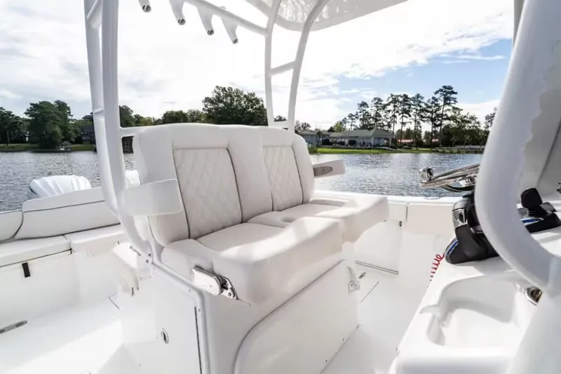 Slide: The Image of Sea Hunt Ultra 285 CB 2026 - 5