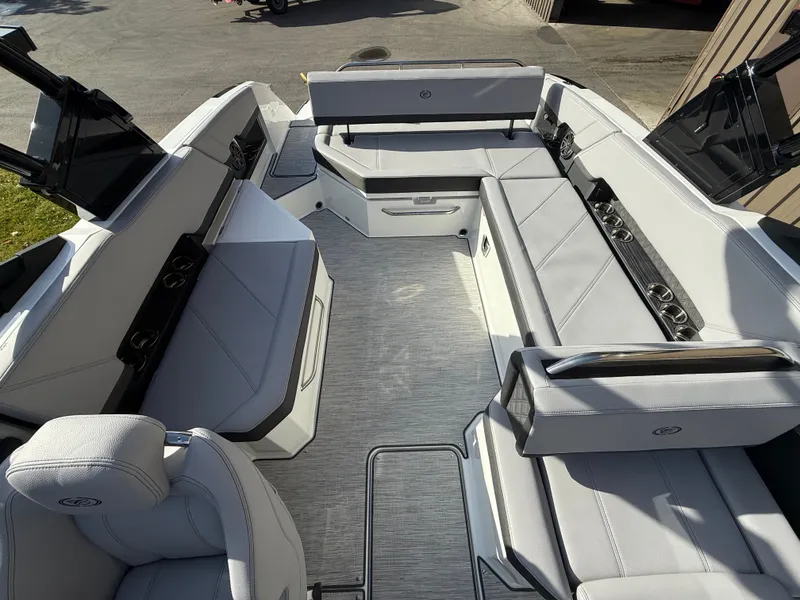 Slide: The Image of Cobalt R8 2026 - 891