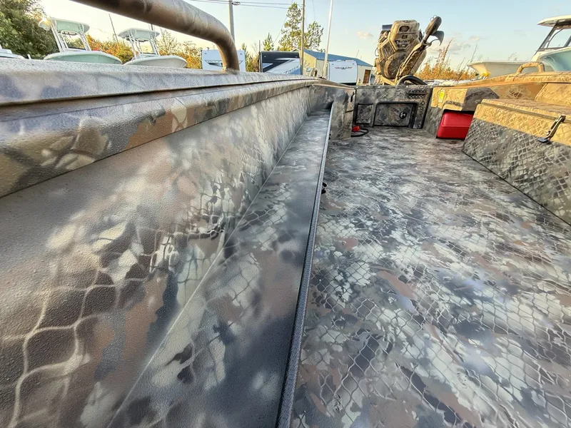 Slide: The Image of Excel 1754 Shallow Water F4 Pro 2026 - 10