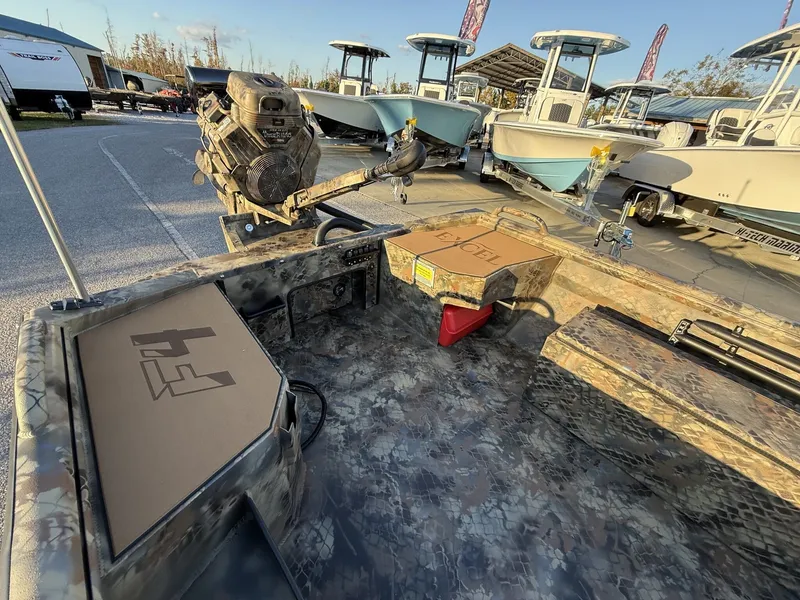 Slide: The Image of Excel 1754 Shallow Water F4 Pro 2026 - 9